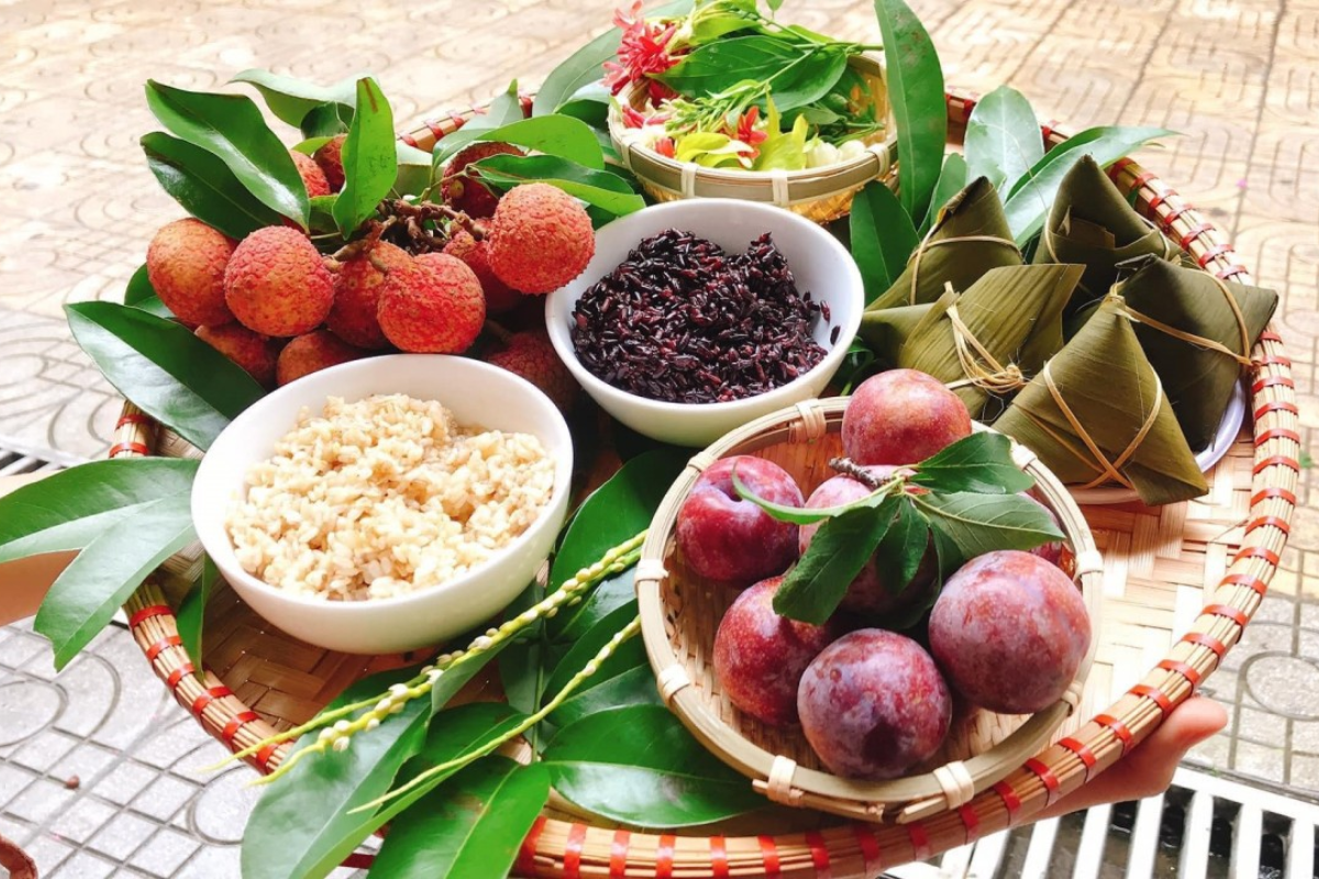 Food in Doan Ngo Festival
