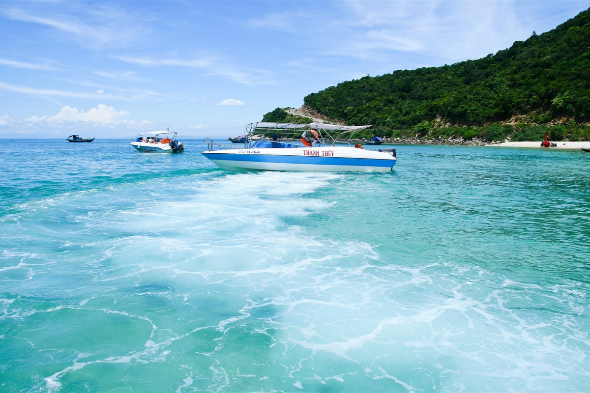 Scenic beach view at Cu Lao Cham with clear water and coral reefs