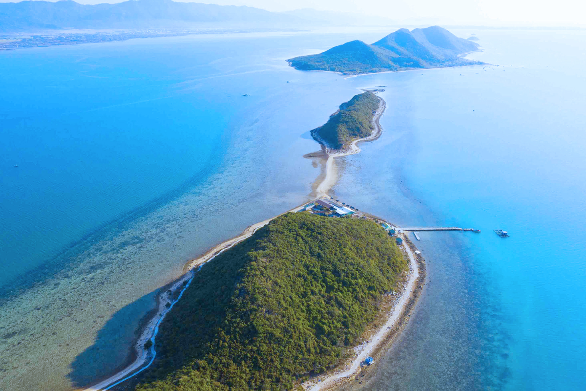 Sandy trail connecting small islets at Diep Son Island during low tide