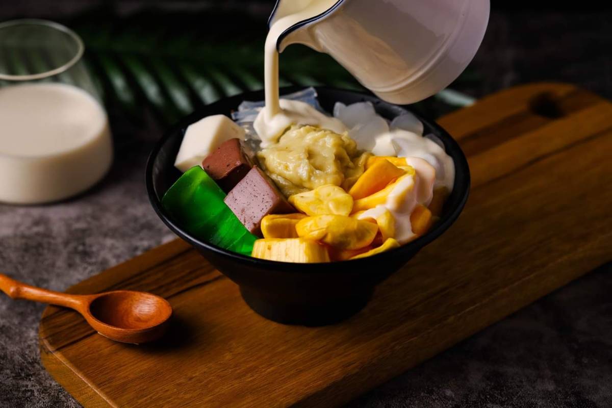 A bowl of durian sweet gruel with jelly and jackfruit