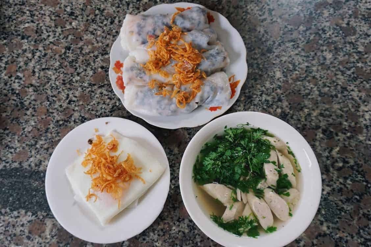Ha Giang steamed rice rolls with broth