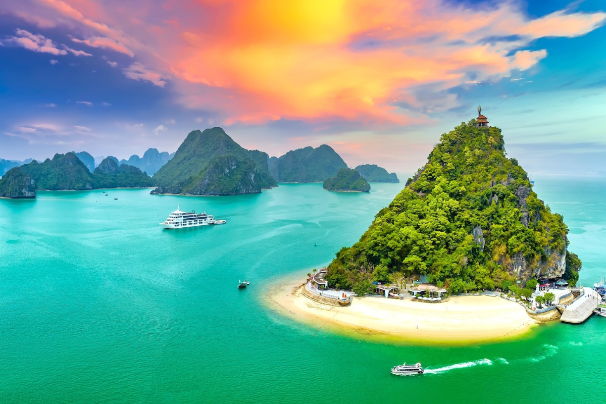 Scenic view of Ha Long Bay under clear September skies