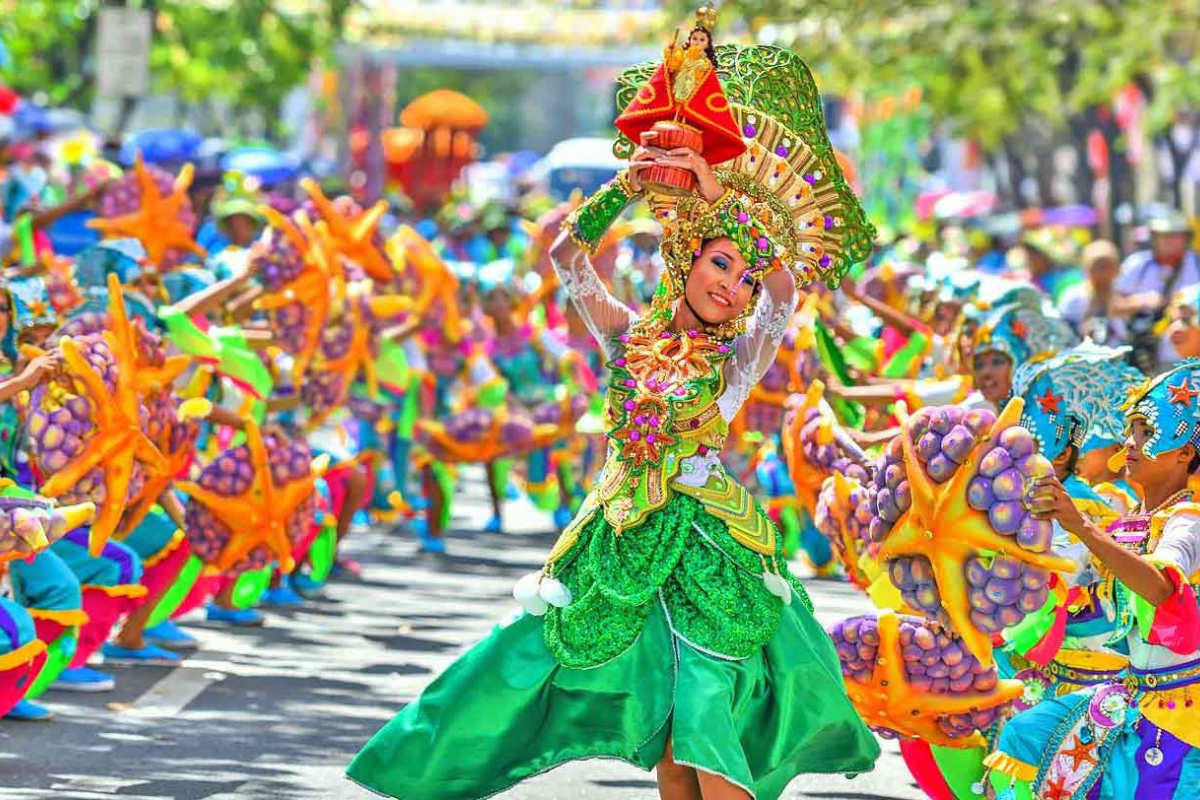 Crowd enjoying Halong Carnival in early May