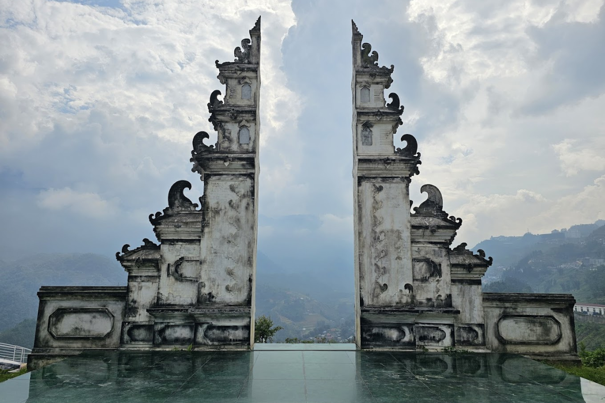A traveler admiring the clouds at Heaven’s Gate, Sapa