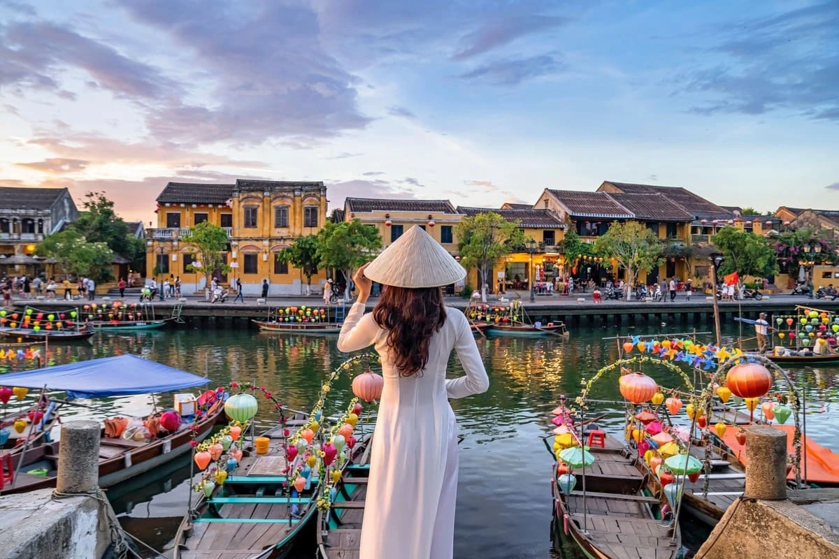 Scenic view of Hoi An's riverside under the June sun