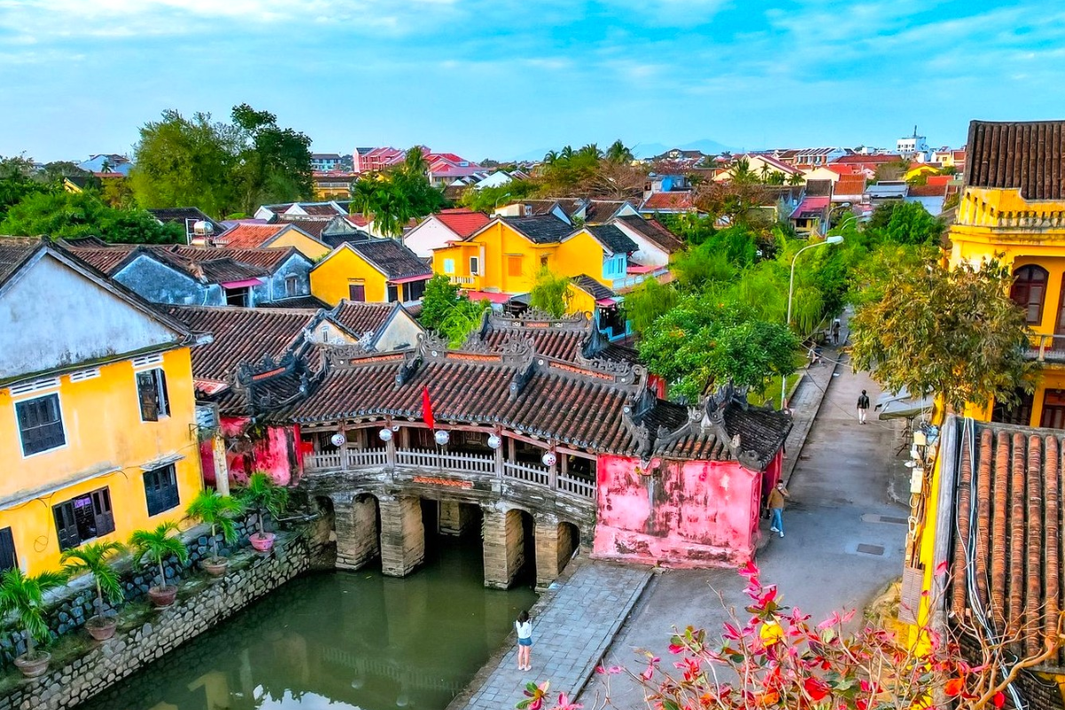 Sunny weather in Hoi An Ancient Town during May