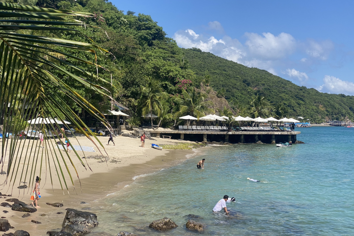 Crystal-clear waters in Hon Mun Island in Nha Trang