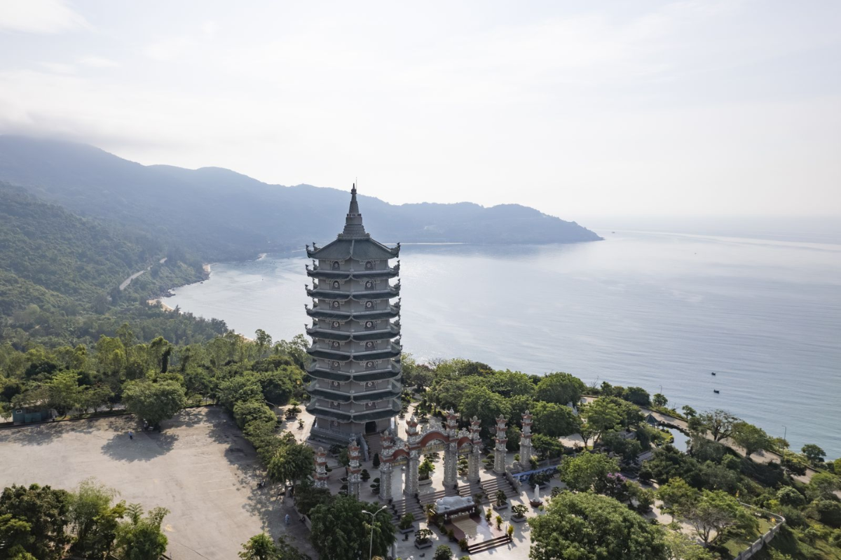 Linh Ung Pagoda in Da Nang with scenic views and tranquil surroundings