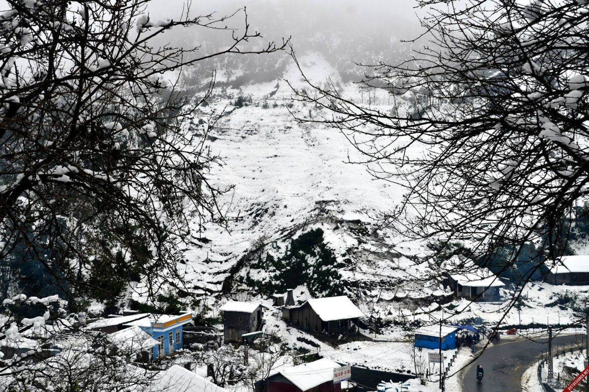Snow-dusted hills in Sapa during winter