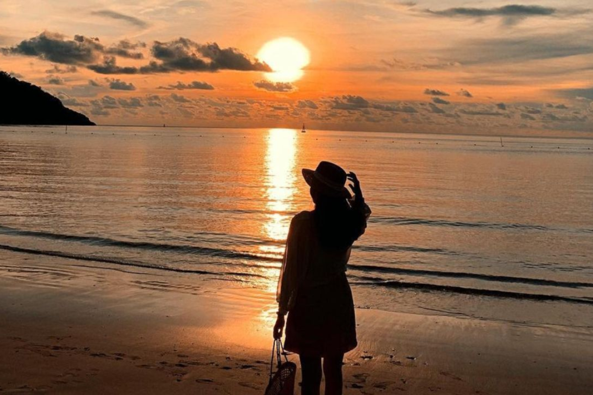 Golden sunset over Dam Trau Beach casting light on the sea