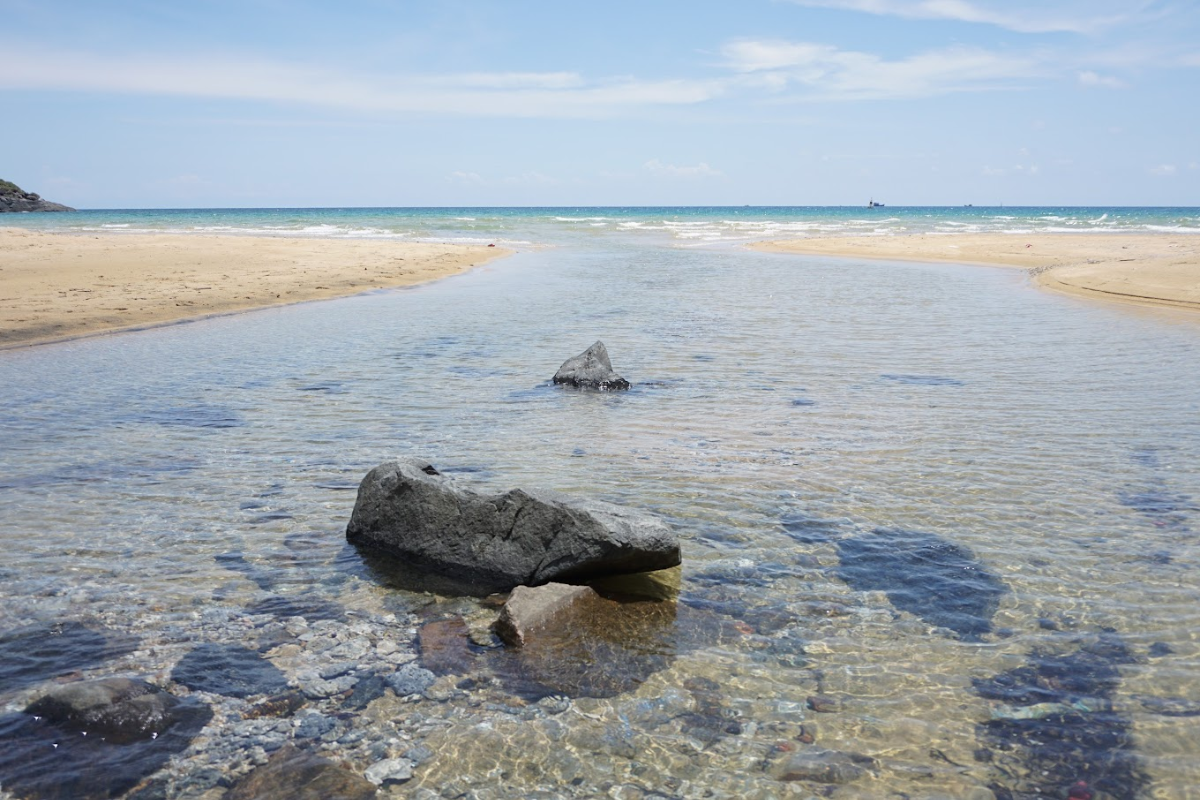 Wide stretch of clean sand and shallow water at Suoi Nong Beach