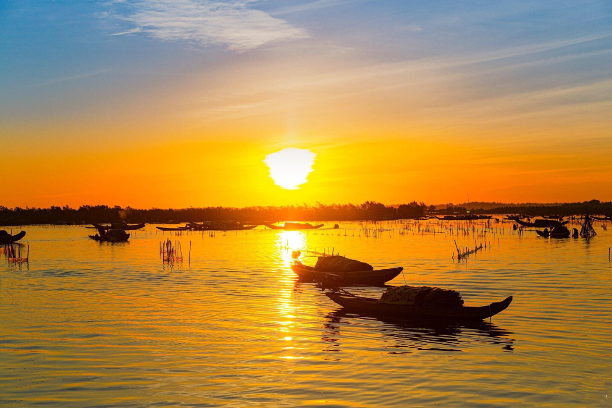 Fishermen working during sunset at Tam Giang Lagoon