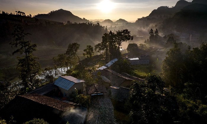 When visiting Thèn Pả, tourists can immerse themselves in peaceful and tranquil nature. Photo: Nguyễn Sỹ Đức (VnExpress)
