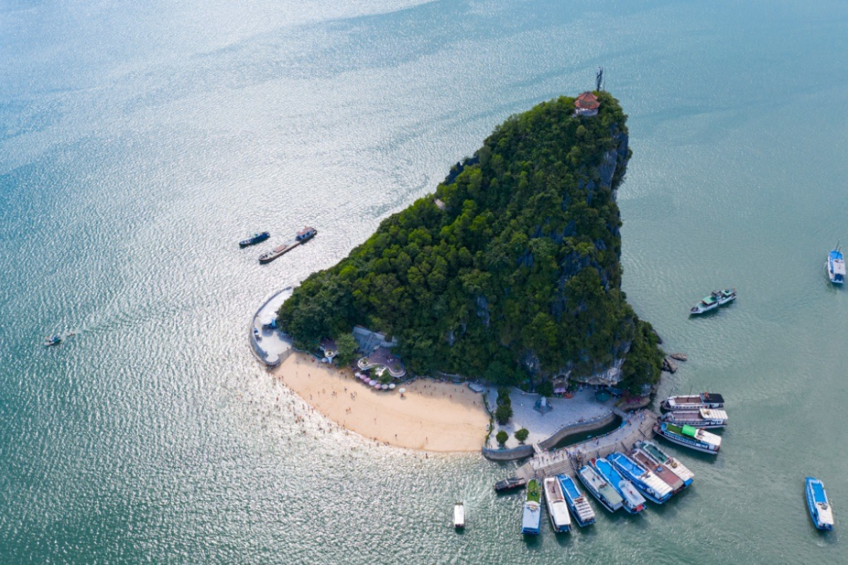 Panoramic view from Ti Top Island with beach and limestone cliffs