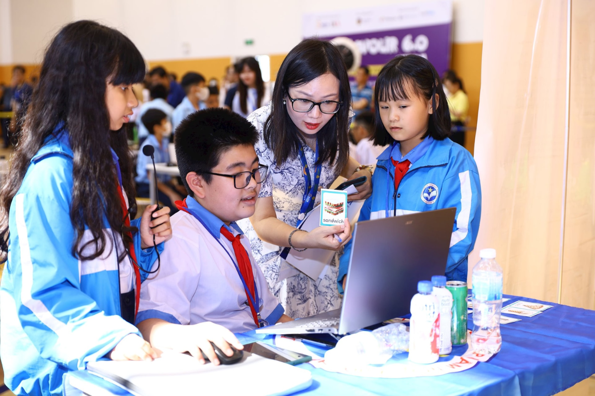 Vietnamese students studying in a classroom