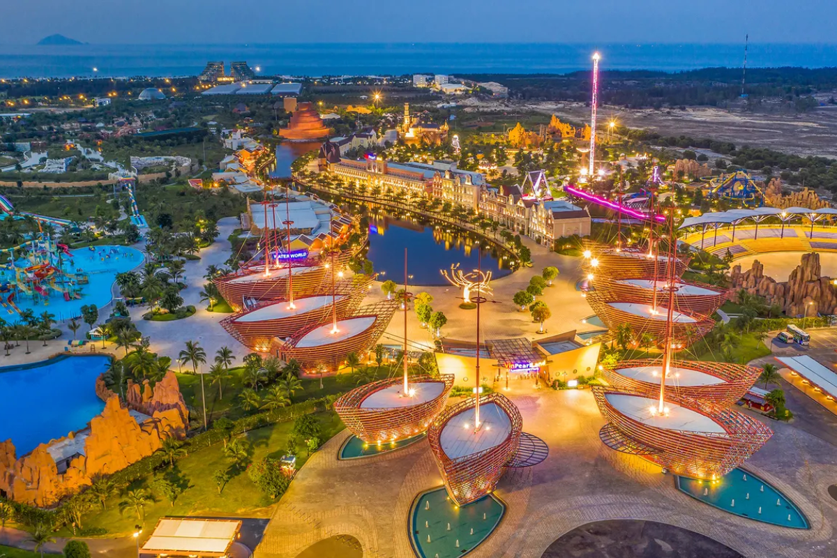 VinWonders Nam Hoi An amusement park overview