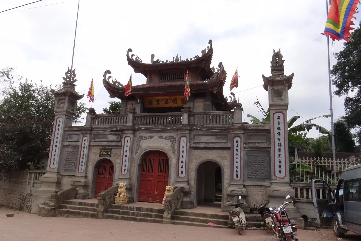 Traditional architecture of Bac Ha Temple with worshippers