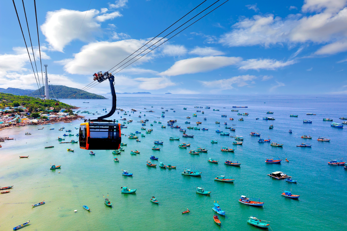 Cable car ride to Hon Thom