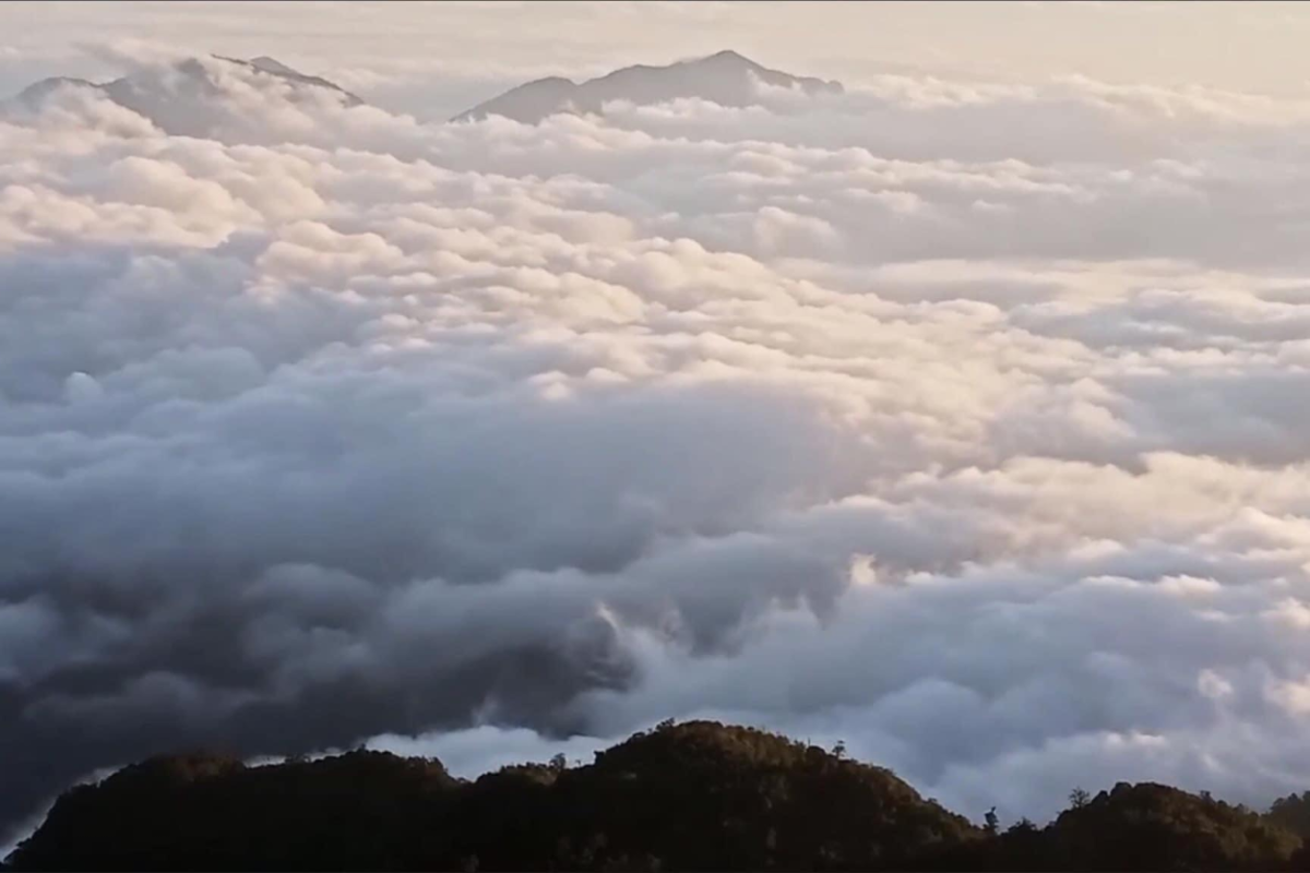 Beautiful cloud formations at Chieu Lau Thi in Ha Giang