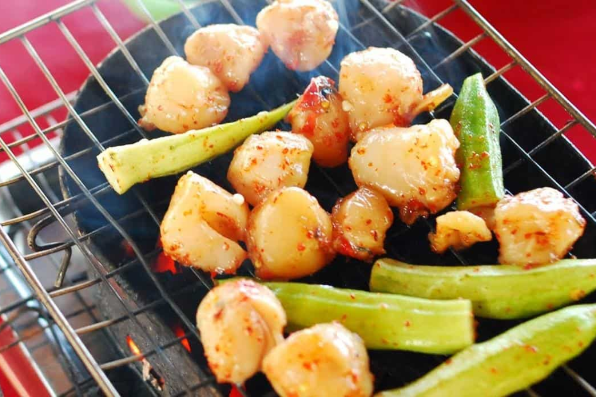 Grilled scallops with scallion oil and crushed peanuts