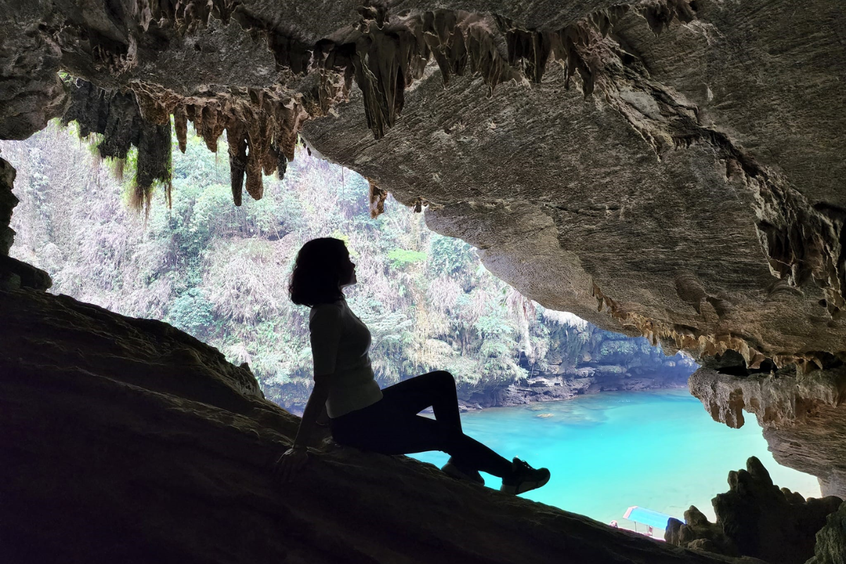 Scenic entrance of Hang Tien cave surrounded by greenery