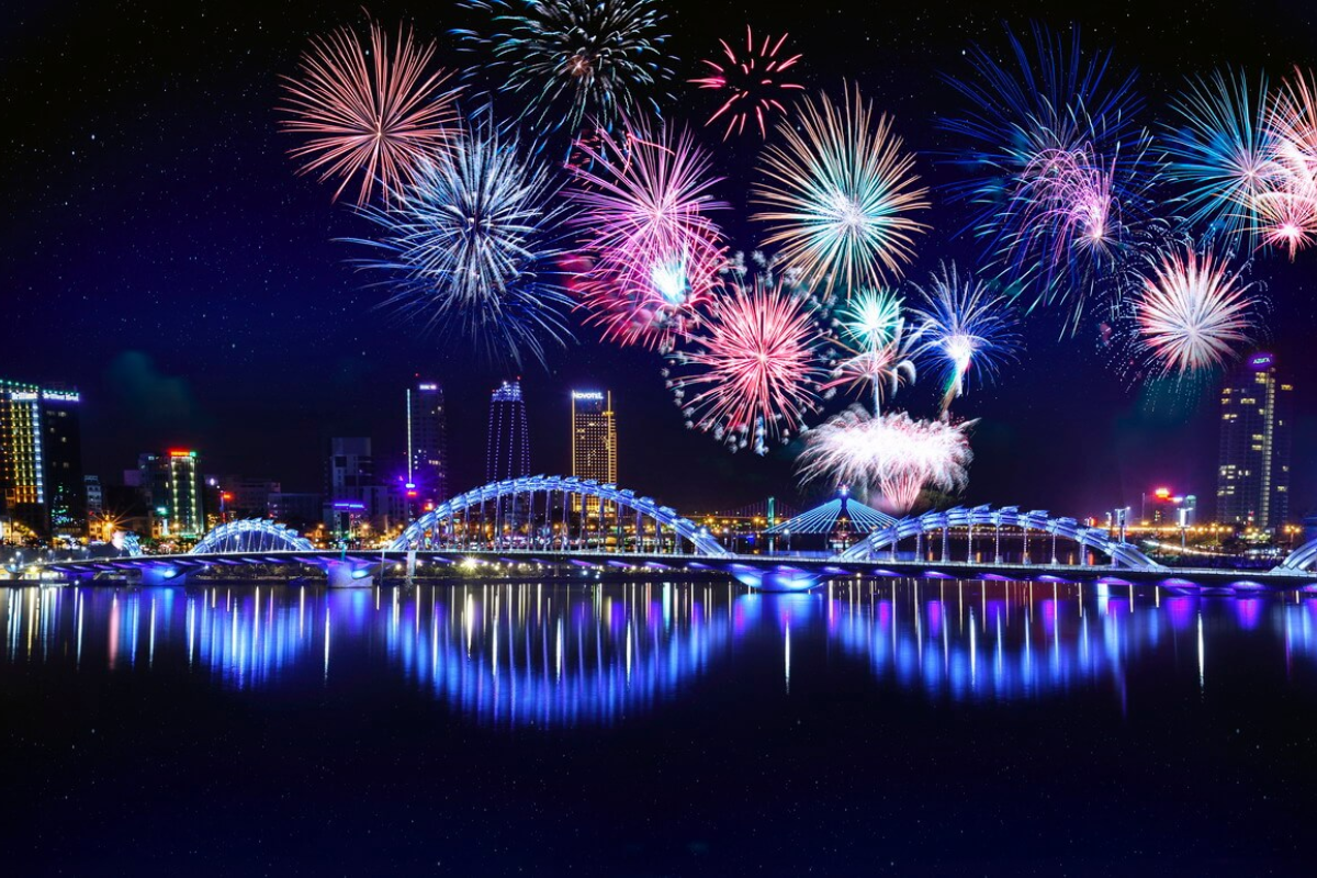 Fireworks display over the Han River Bridge