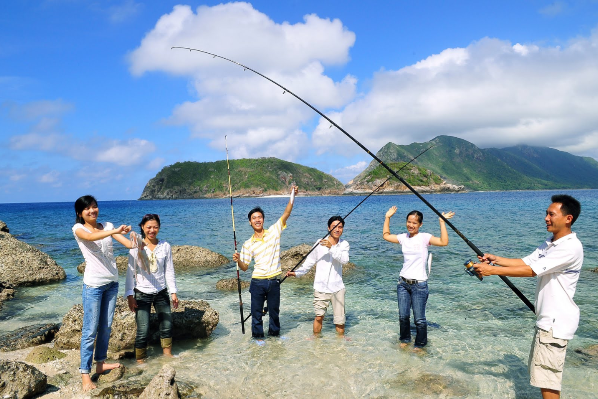 Fishing activity at Fingernail Island