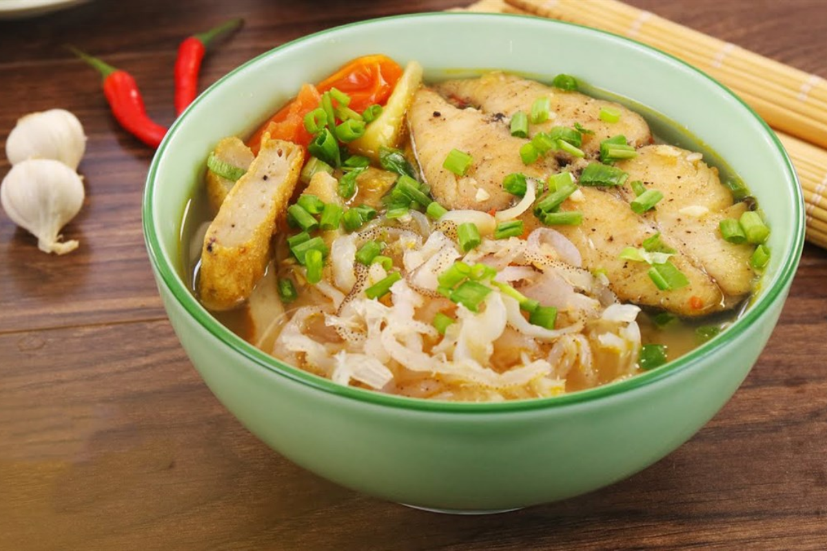 Traditional Vietnamese dish including jellyfish noodle soup