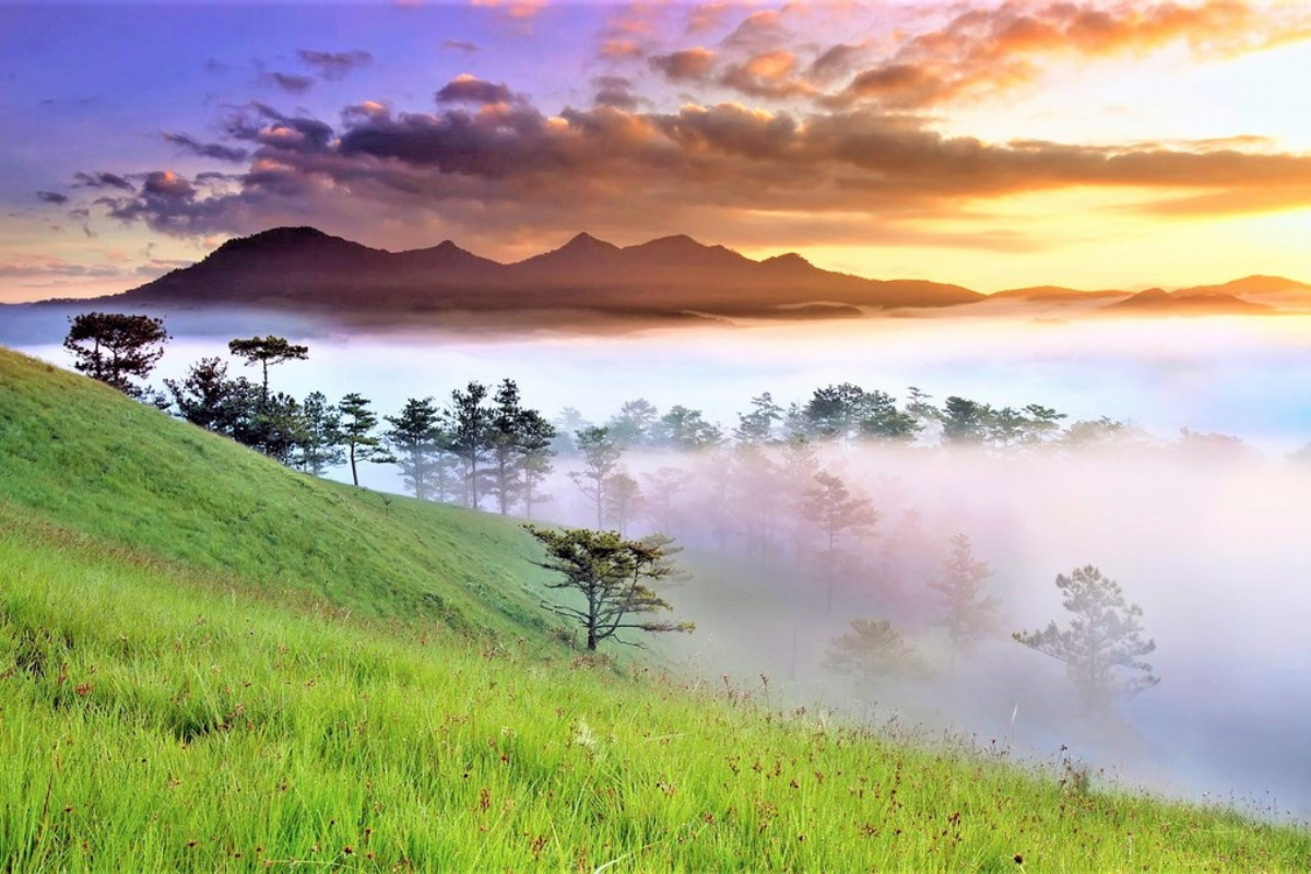 Hiking Lang Biang Mountain