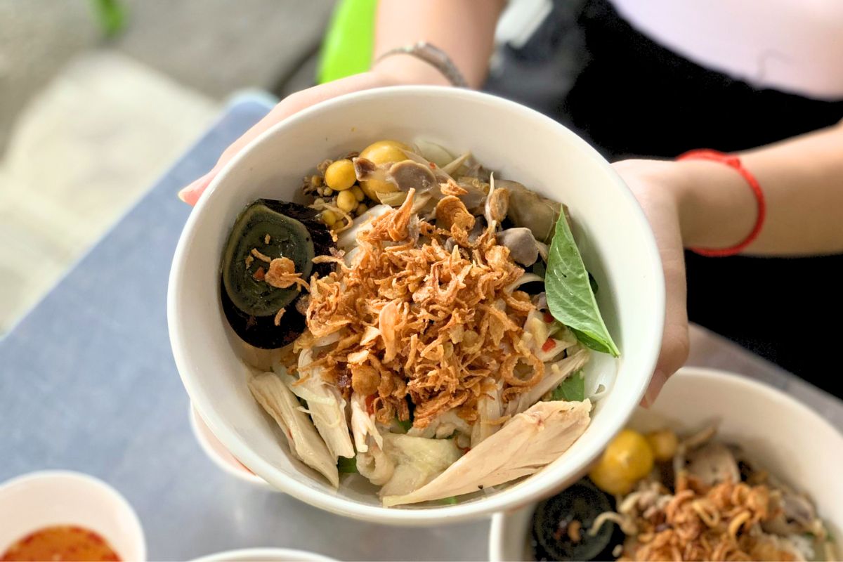 Local delicacies near Linh Phuoc Pagoda