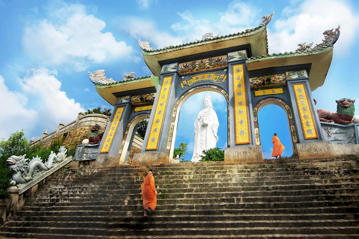 Majestic Linh Ung Pagoda with Lady Buddha statue overlooking the sea