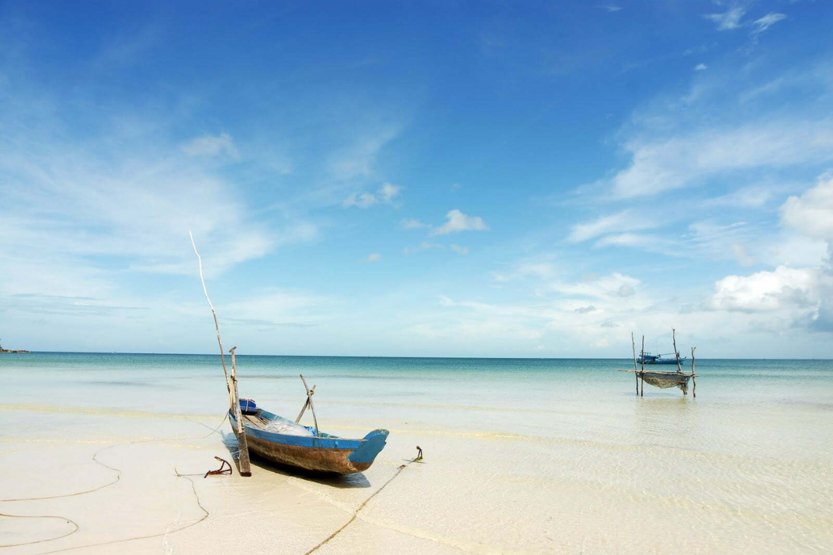 A scenic view of Long Beach Phu Quoc with golden sand and clear water