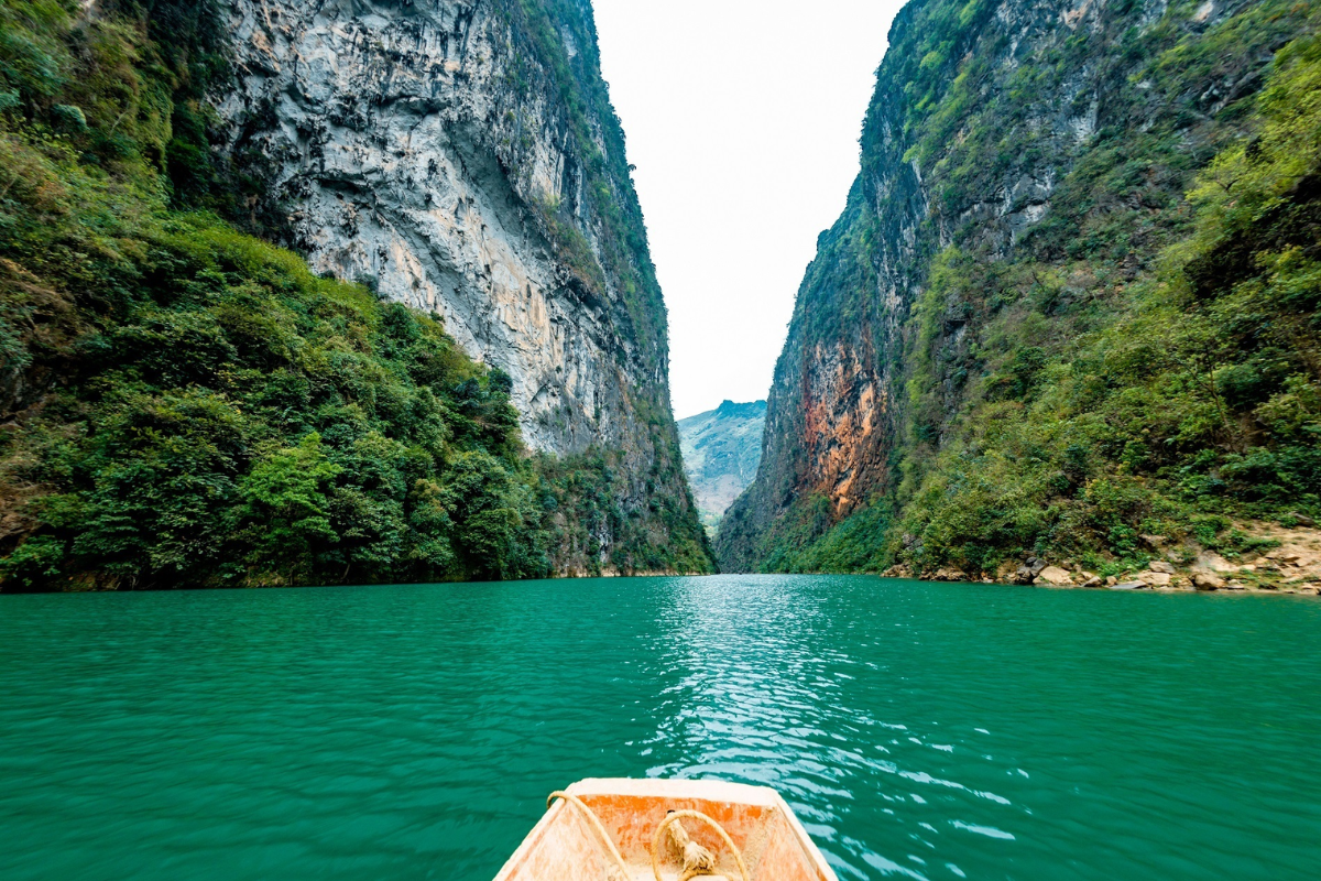 Boat ride through Tu San Canyon in Ha Giang