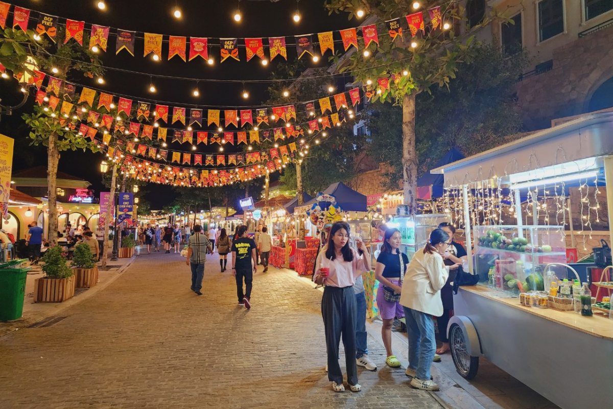 Phu Quoc night market with food stalls and tourists
