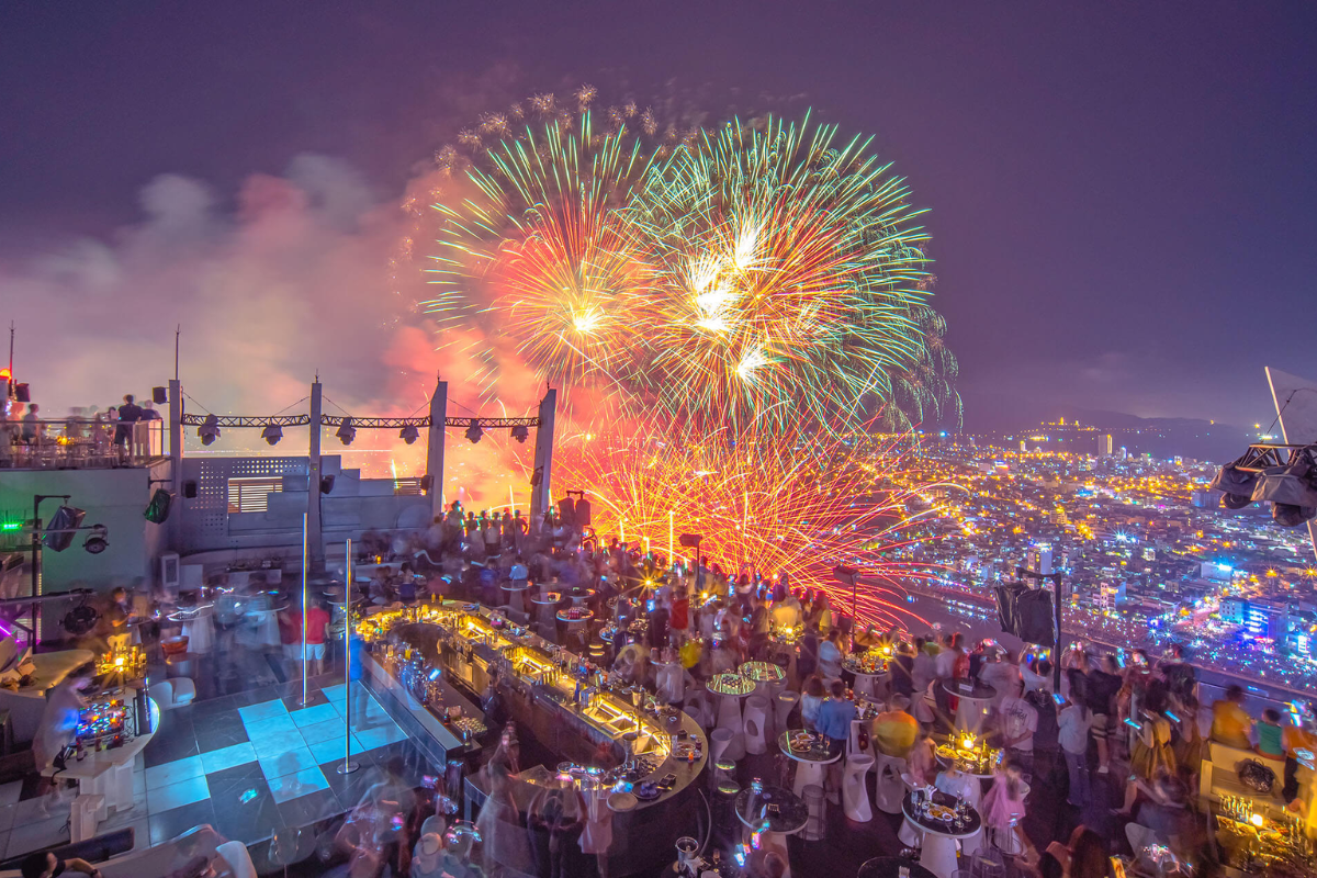 Spectacular fireworks illuminating the night sky at Da Nang International Fireworks Festival