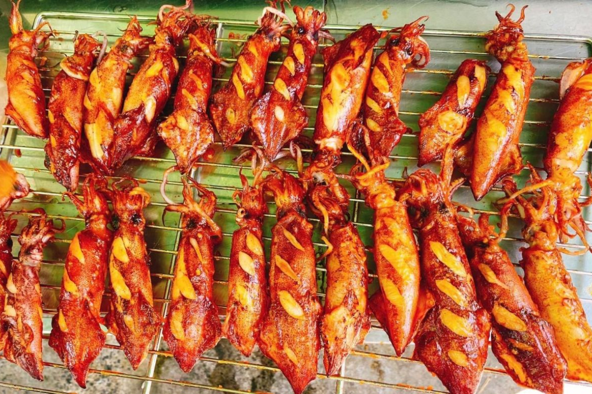Fresh seafood dishes at Khem Beach