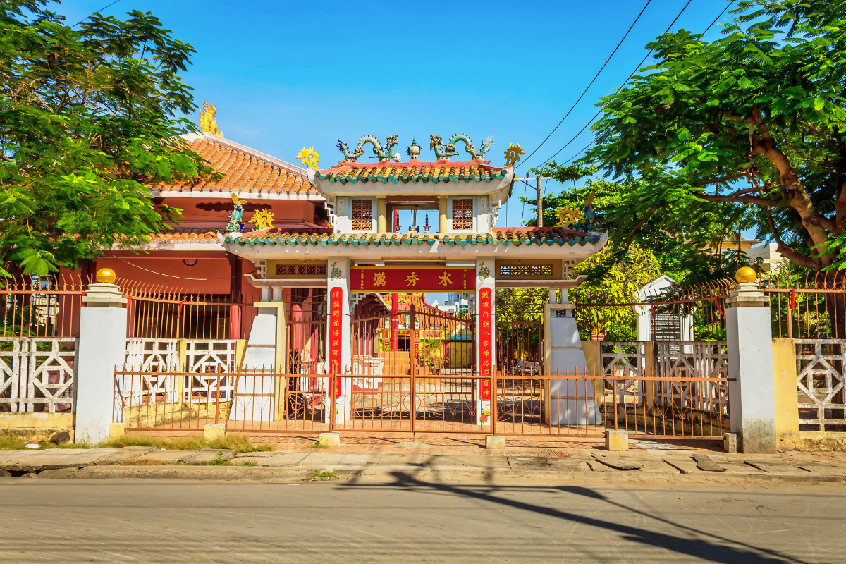 Front view of Van Thuy Tu Temple, showcasing traditional Vietnamese architecture in Phan Thiet