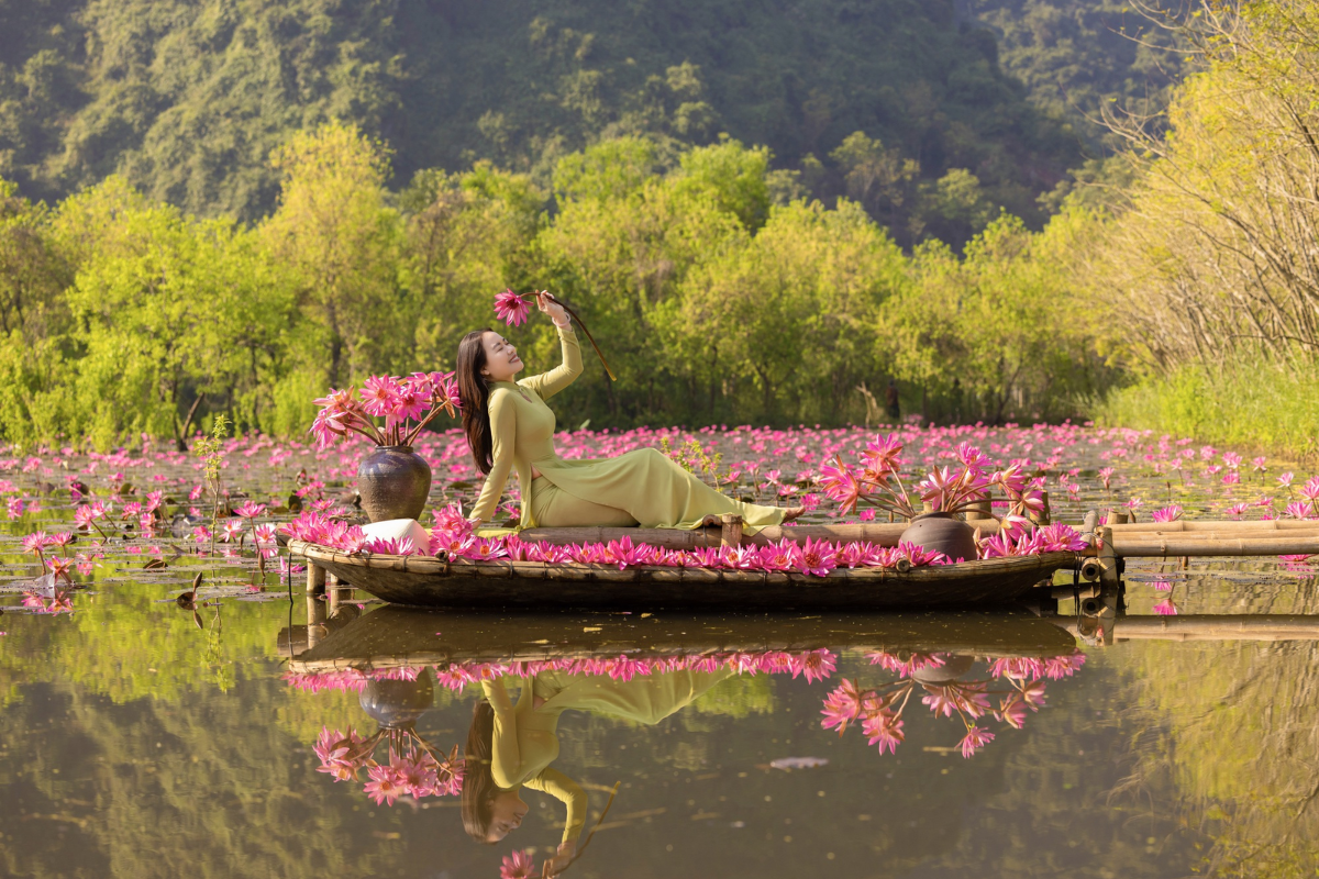 Boat ride on Yen Stream during the Perfume Pagoda Festival in Hanoi
